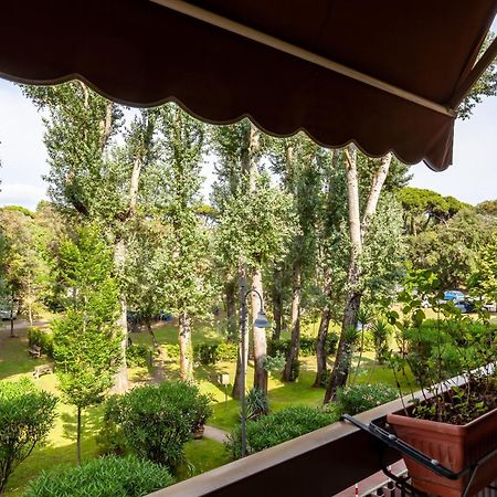 La Casa Nel Parco Apartment Виареджо Екстериор снимка